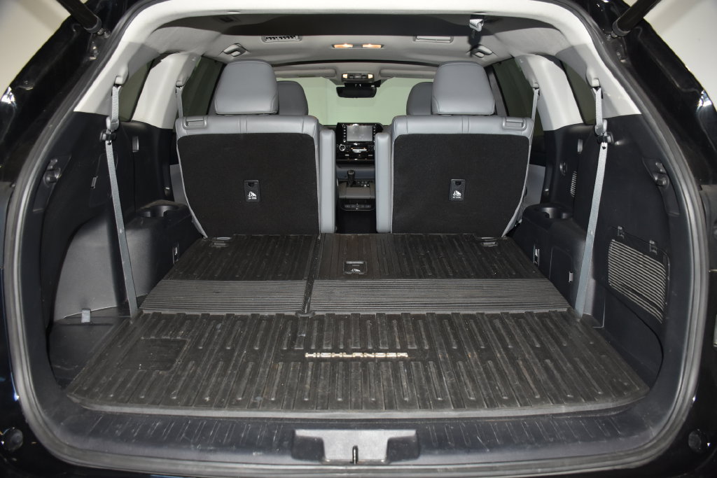 Used 2021 Toyota Highlander XLE AWD/4WD image 33