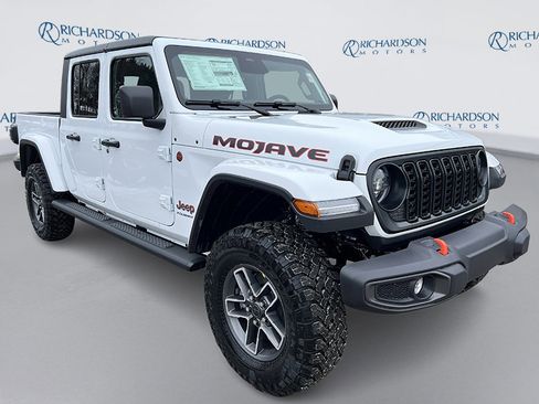 New 2026 Jeep Gladiator Mojave image 3