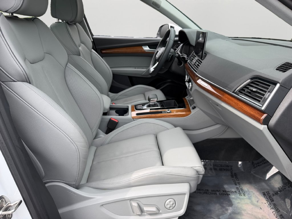 Used 2024 Audi Q5 2.0T Premium Plus w/ Premium Plus Package AWD/4WD image 7