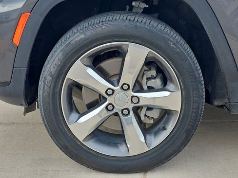 Used 2021 Jeep Grand Cherokee L Laredo AWD/4WD image 9