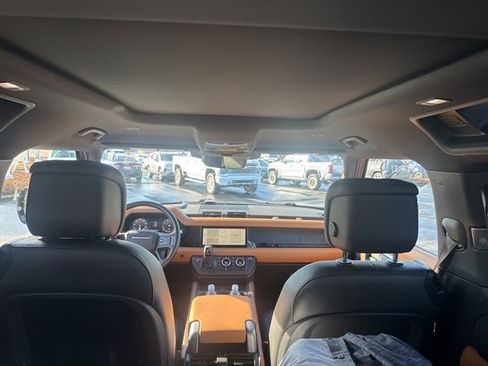 Used 2023 Land Rover Defender 90 X-Dynamic SE image 13