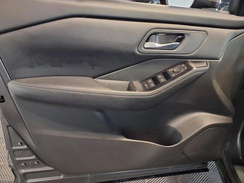 Used 2025 Nissan Rogue SV AWD/4WD image 18