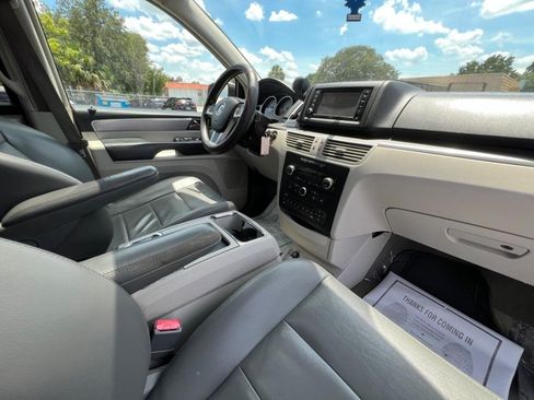 Used 2012 Volkswagen Routan SEL FWD image 24