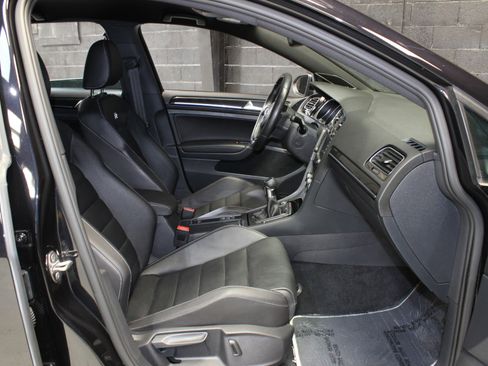 Used 2017 Volkswagen Golf R 4-Door image 36