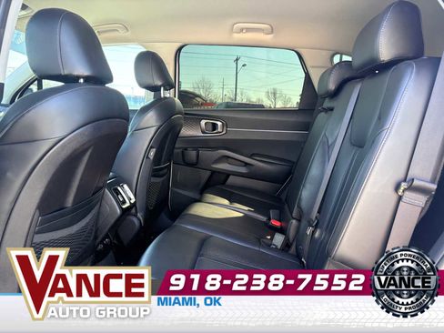 Used 2022 Kia Sorento S image 11