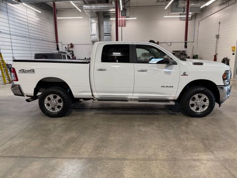 Certified 2019 RAM 2500 Big Horn AWD/4WD image 3