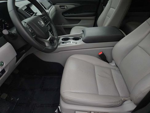 Certified 2024 Honda Ridgeline RTL image 32