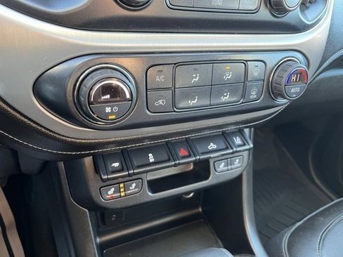 Used 2018 GMC Canyon SLT w/ Driver Alert Package image 18