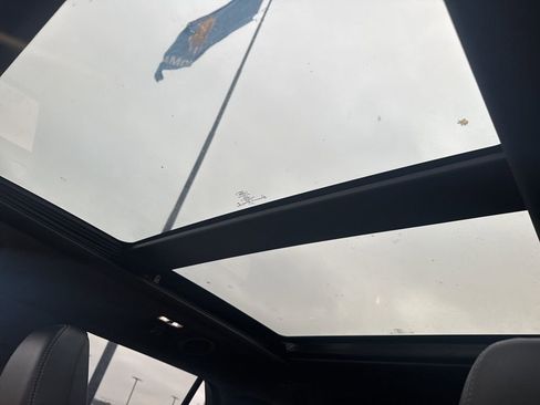 Used 2020 Ford Explorer XLT w/ Equipment Group 202A image 10