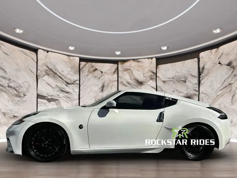 Used 2018 Nissan 370Z Coupe RWD image 5