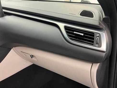 Used 2022 Genesis G70 3.3T RWD image 11