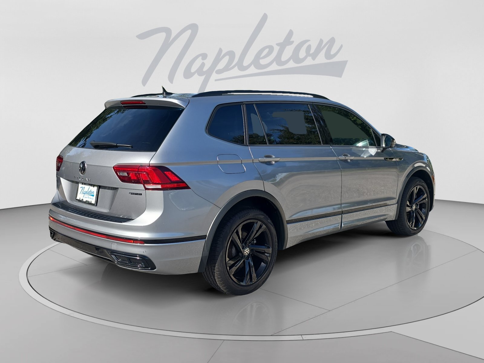 Used 2024 Volkswagen Tiguan SE R-Line AWD/4WD image 6