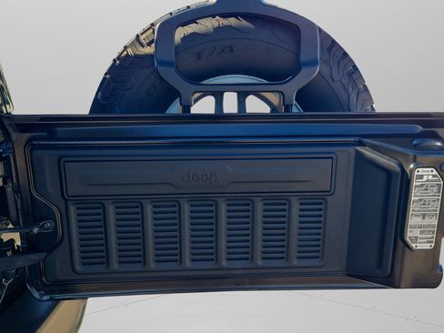 Used 2021 Jeep Wrangler Unlimited Rubicon w/ Xtreme Recon 35" Tire Package image 34