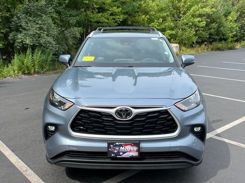 Used 2022 Toyota Highlander XLE AWD/4WD image 8