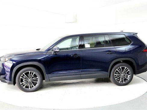 New 2026 Toyota Grand Highlander AWD Hybrid image 3