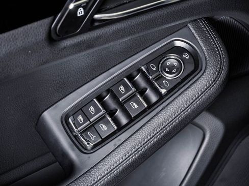 Certified 2026 Porsche Macan AWD/4WD image 26