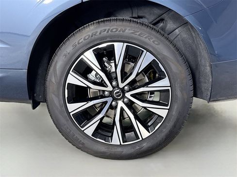 Used 2025 Volvo XC60 B5 Core w/ Climate Package PRO image 31