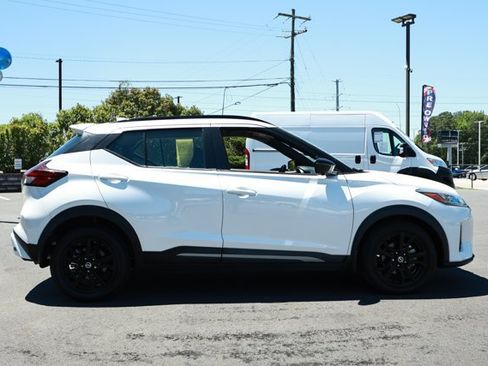 Used 2021 Nissan Kicks SR FWD image 4