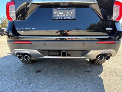 Used 2020 Ford Explorer Platinum w/ Premium Technology Package image 17