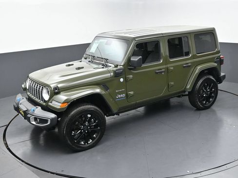 Used 2024 Jeep Wrangler Unlimited Sahara AWD/4WD image 41