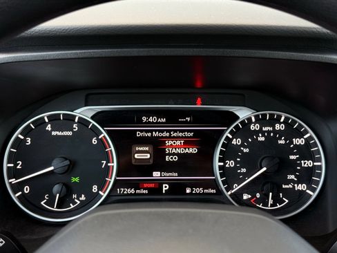Used 2025 Nissan Rogue S FWD image 39