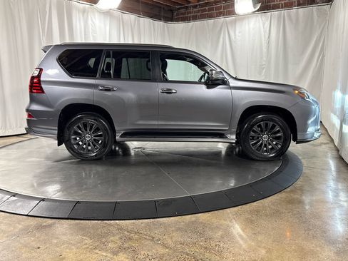 Used 2021 Lexus GX 460 Premium w/ Accessory Package AWD/4WD image 9