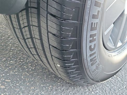 Used 2025 Nissan Frontier SV w/ SV Convenience Package image 27