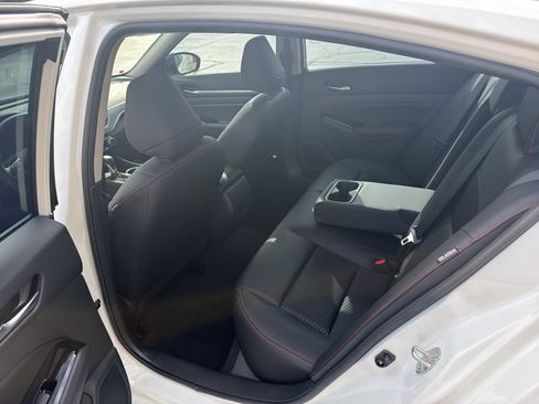 Used 2024 Nissan Altima 2.5 SR image 10