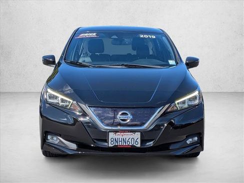 Used 2019 Nissan Leaf SV w/ SV Technology Package FWD image 2