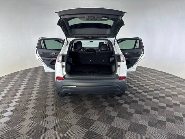 Used 2019 Jeep Cherokee Latitude Plus AWD/4WD image 17