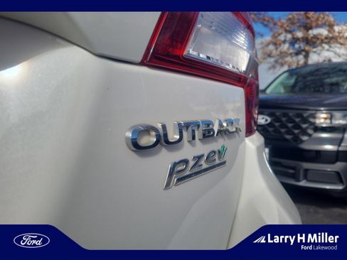 Used 2017 Subaru Outback 2.5i Limited image 24