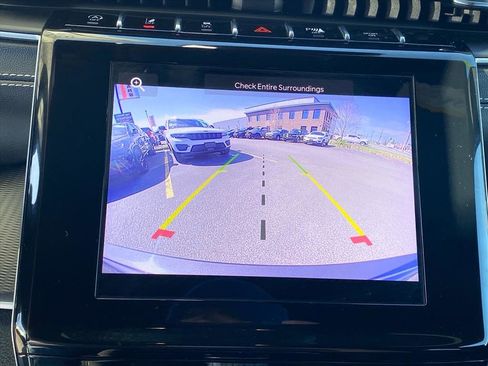 Used 2023 Jeep Grand Cherokee Altitude AWD/4WD image 15
