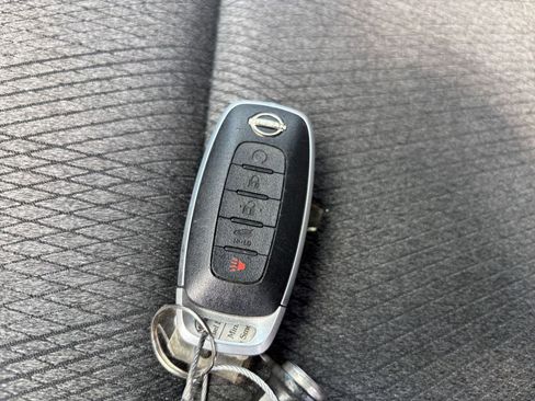 Used 2025 Nissan Rogue SV FWD image 21