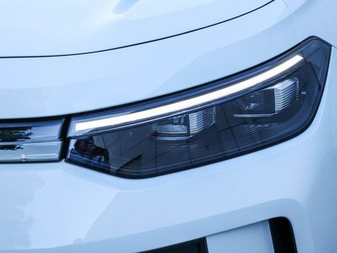 New 2026 Volkswagen Tiguan SE image 17