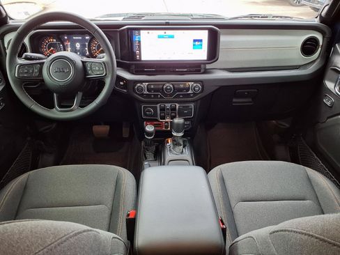 Used 2025 Jeep Gladiator Sport AWD/4WD image 17