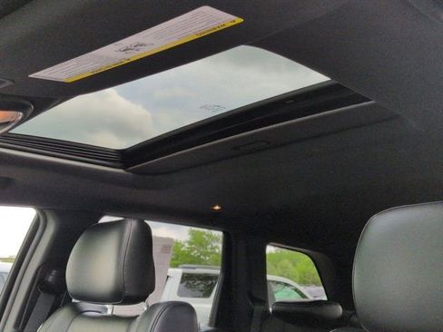 Used 2018 Jeep Grand Cherokee Limited AWD/4WD image 10