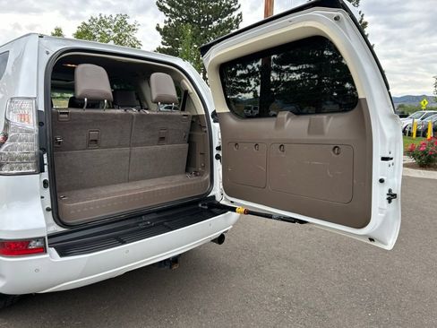 Used 2018 Lexus GX 460 Premium w/ Premium Package AWD/4WD image 17