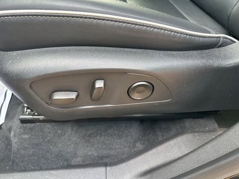 Used 2025 Buick Enclave Sport Touring image 21