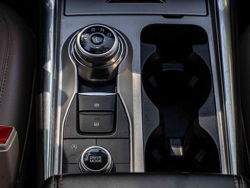 Used 2023 Ford Explorer Limited image 14