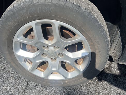 Used 2018 Jeep Renegade Latitude w/ Cold Weather Group image 10