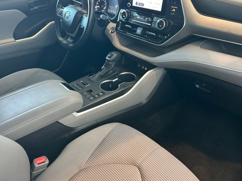 Certified 2024 Toyota Highlander LE image 16
