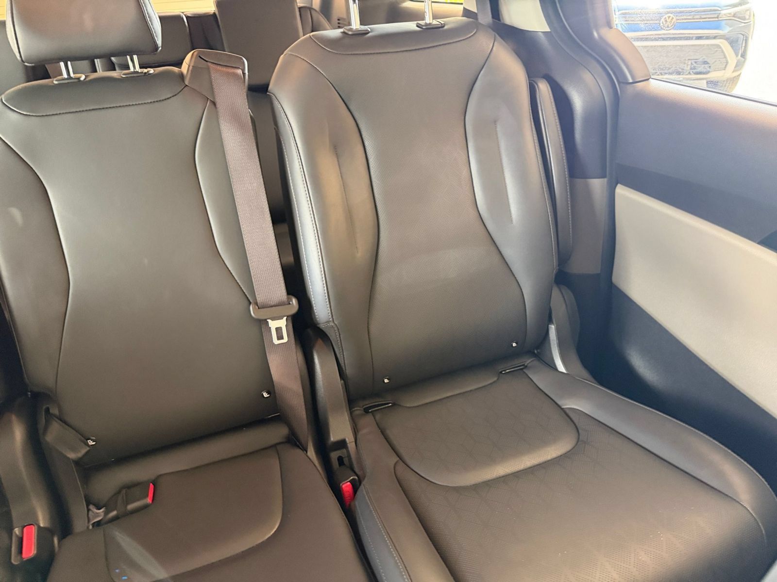 Used 2026 Kia Carnival FWD image 39