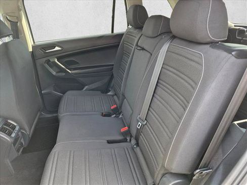Used 2022 Volkswagen Tiguan S FWD image 17