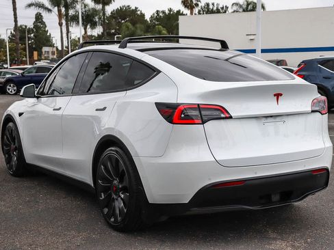Used 2022 Tesla Model Y Performance AWD/4WD image 9