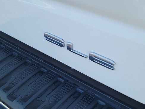 Used 2026 GMC Sierra 1500 SLE AWD/4WD image 6