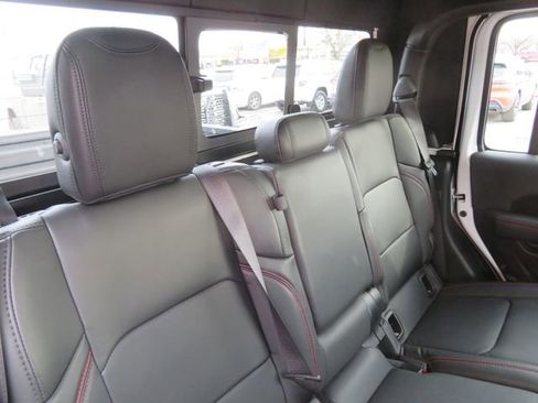 Used 2024 Jeep Gladiator Rubicon w/ Technology Group image 25