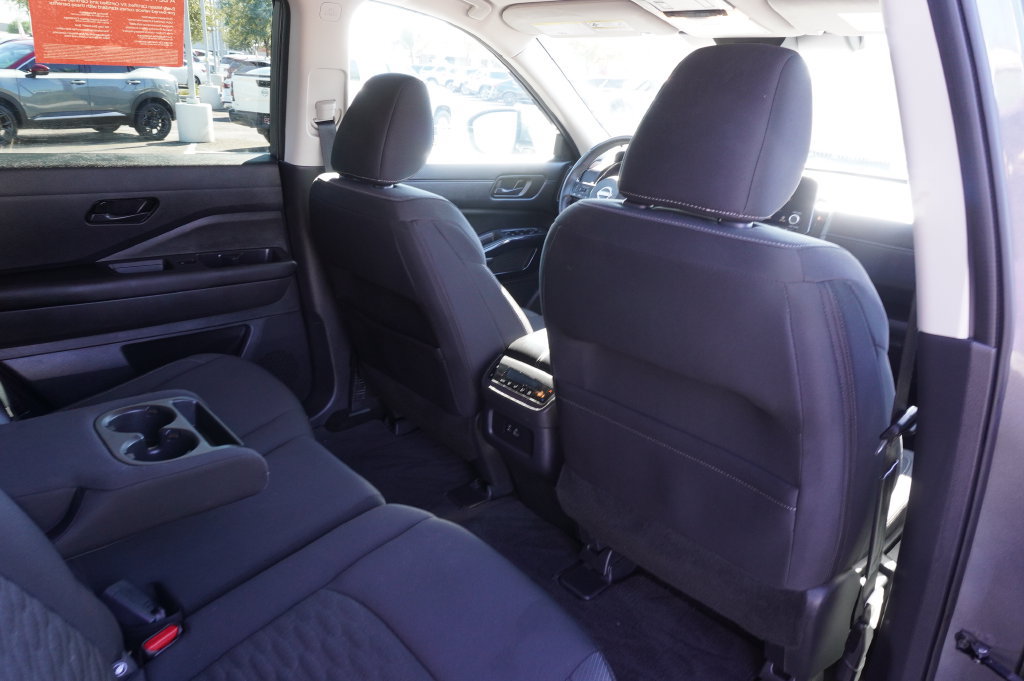 Certified 2025 Nissan Pathfinder SV FWD image 10