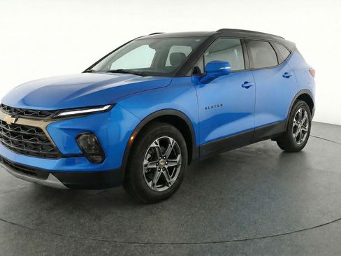 Used 2025 Chevrolet Blazer LT image 3