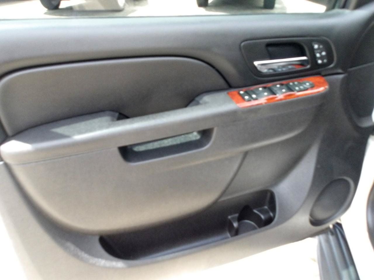 Used 2013 Chevrolet Tahoe LTZ RWD image 18