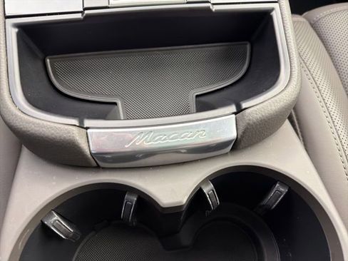 Used 2023 Porsche Macan AWD/4WD image 16